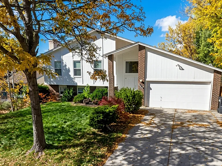 5060 Horseshoe Bnd — Photo 1