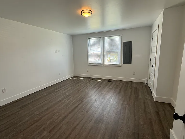 1117 Crossland Ave — Photo 16