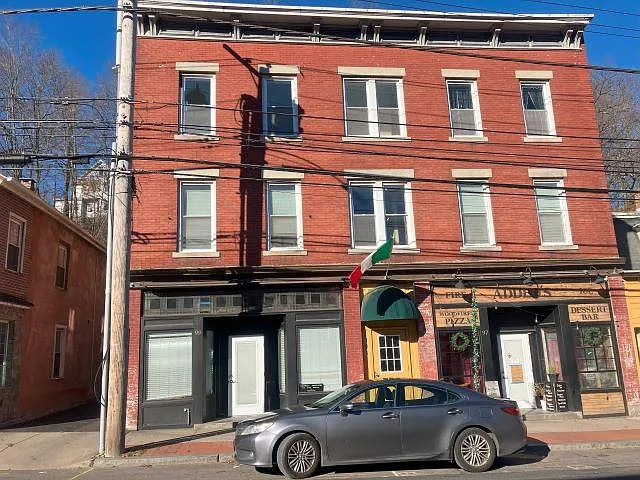 101 Center St #F