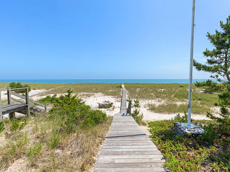 329 Dune Rd — Photo 8