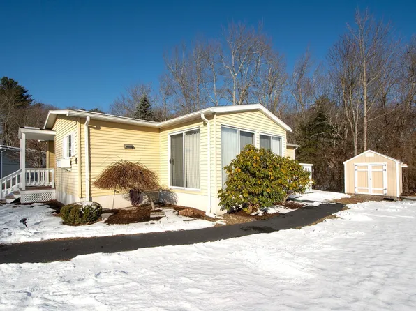 3 Fir Cir, Rockland, MA 02370