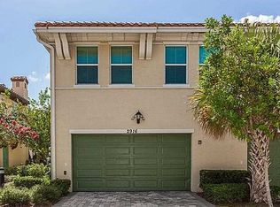 2916 Cascada Isle Way, Hollywood, FL 33024