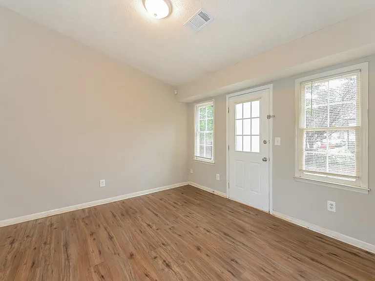 411 Cindy Dr SE — Photo 6