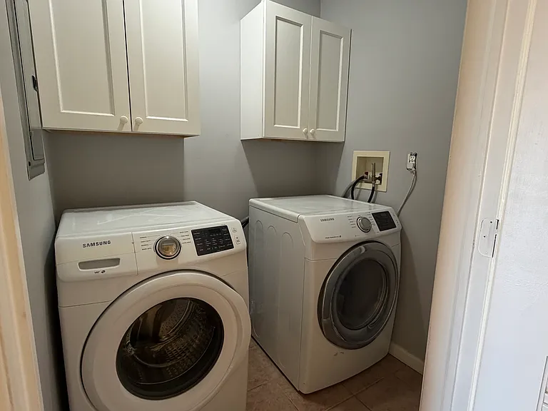 LAUNDRY ROOM (IN UNIT)