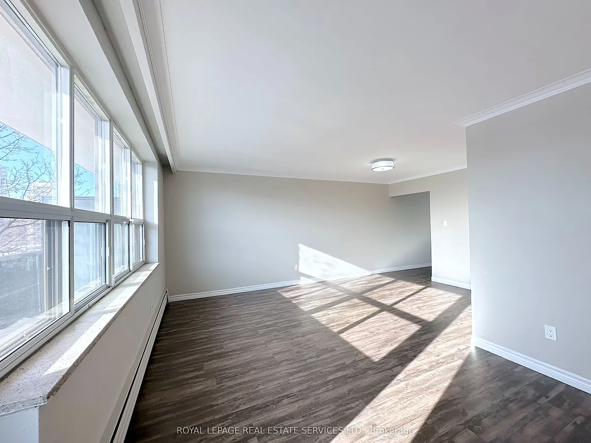 Building Photo - 276 Saint Clair Ave W #304