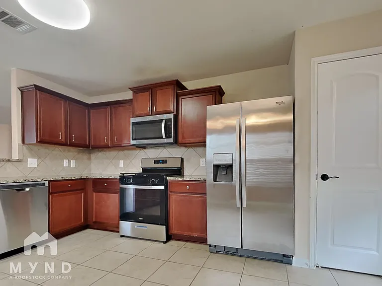 1680 Amy Dr — Photo 3