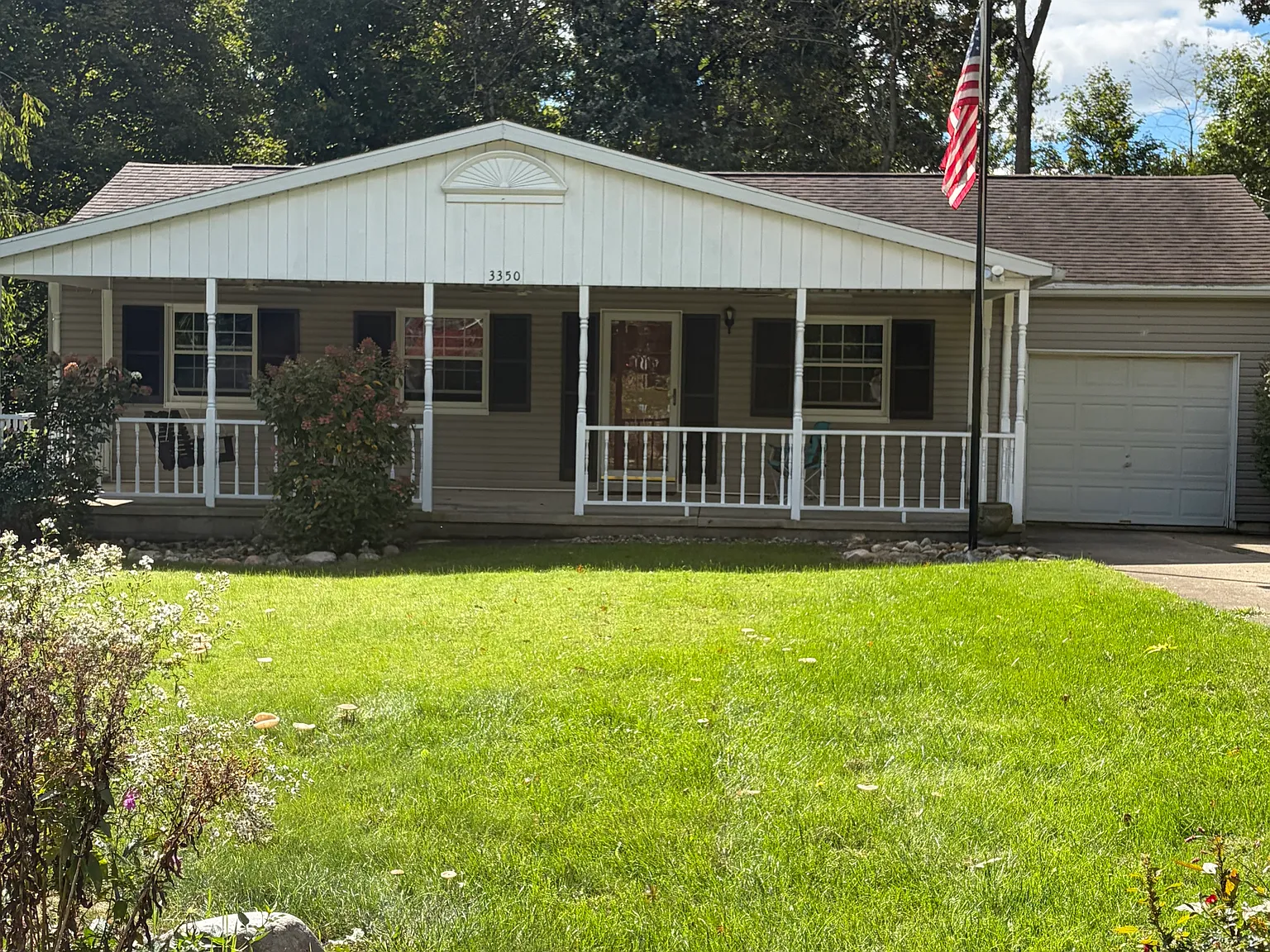 3 bed, $1,895 — Photo 1