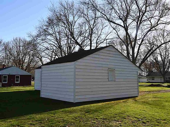 5th image of 1110 Westwood Dr