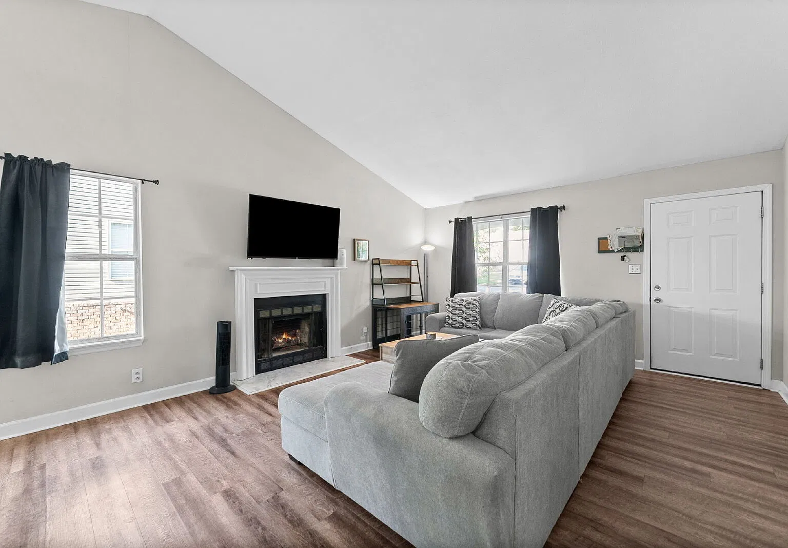 3 bed, 2.0 bath, 1115 sqft, $1,650 — Photo 3
