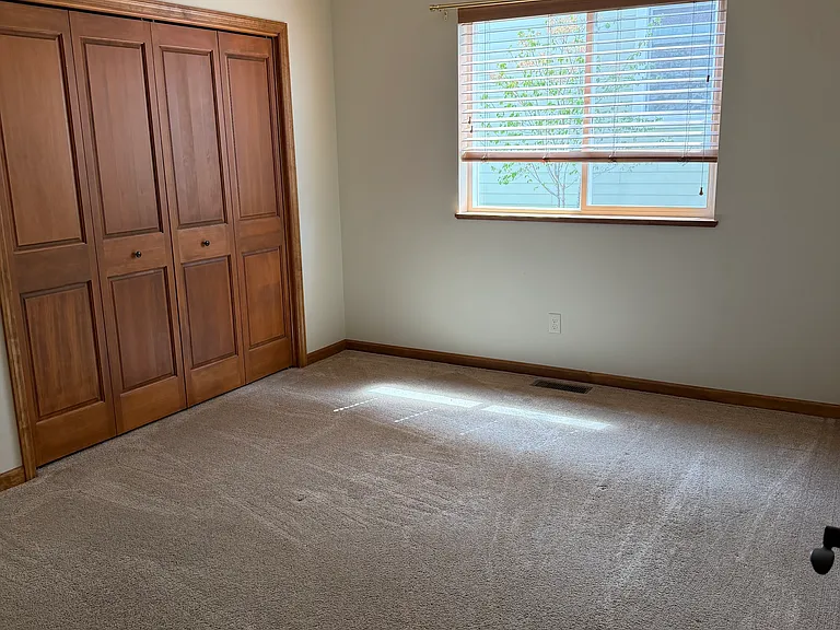 246 S Hanley Ave — Photo 8