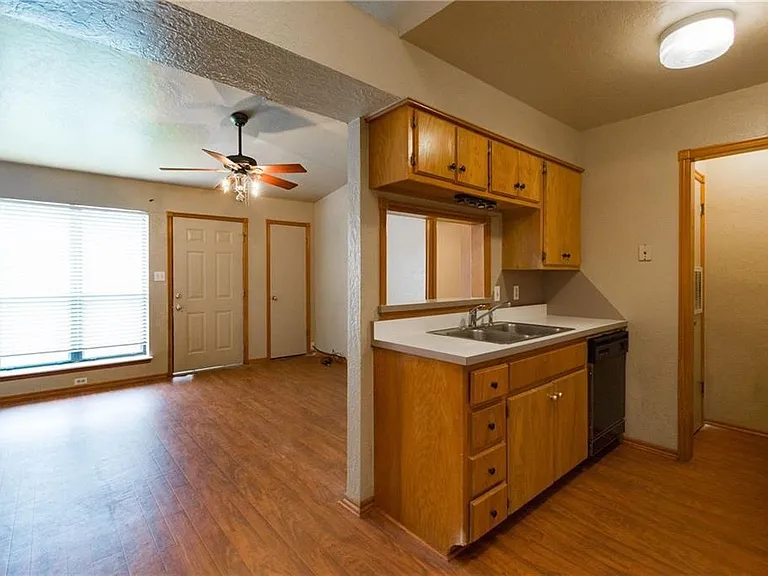 1000 Rambling Oaks Dr #3 — Photo 7