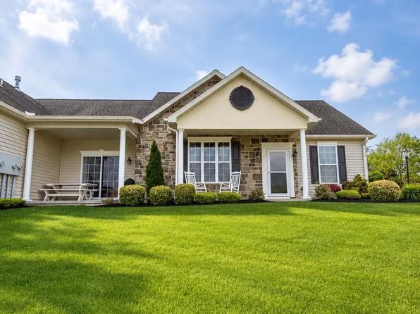 100 S Alpine Dr #25B, York, PA 17408