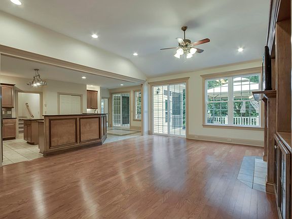 3rd image of 208 Saligugi Cir