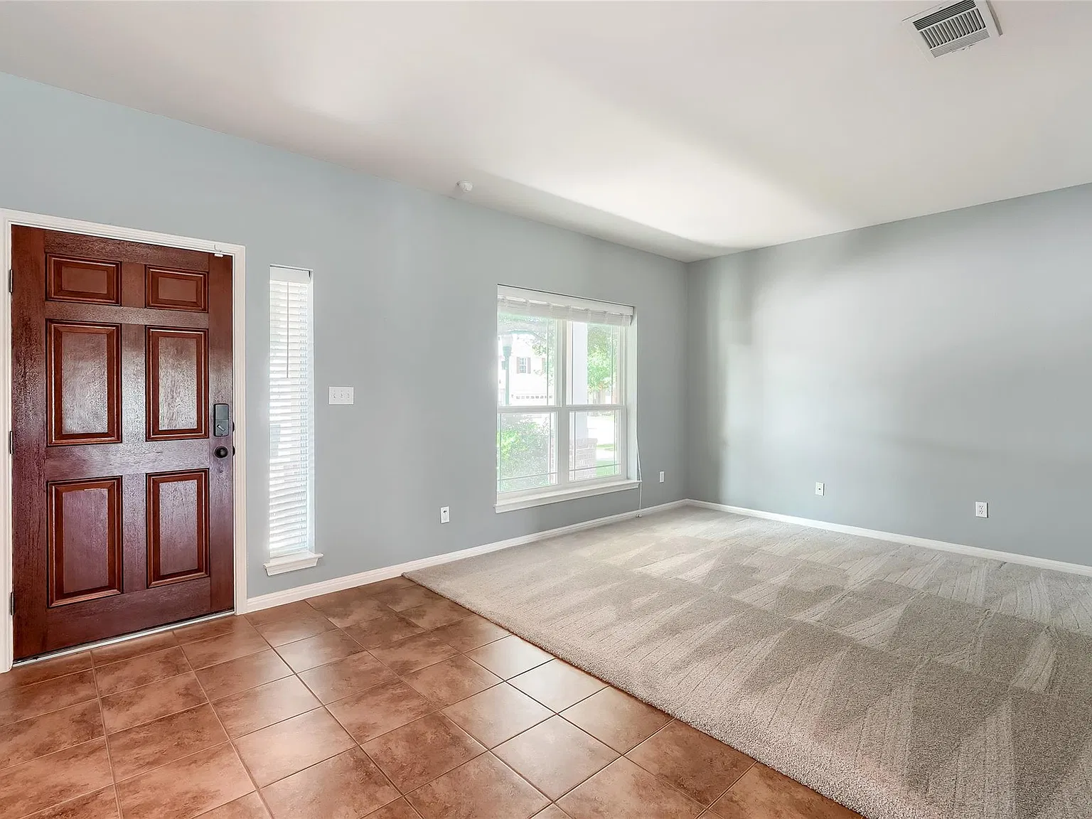 4 bed, 3.5 bath, 2786 sqft, $2,395 — Photo 4