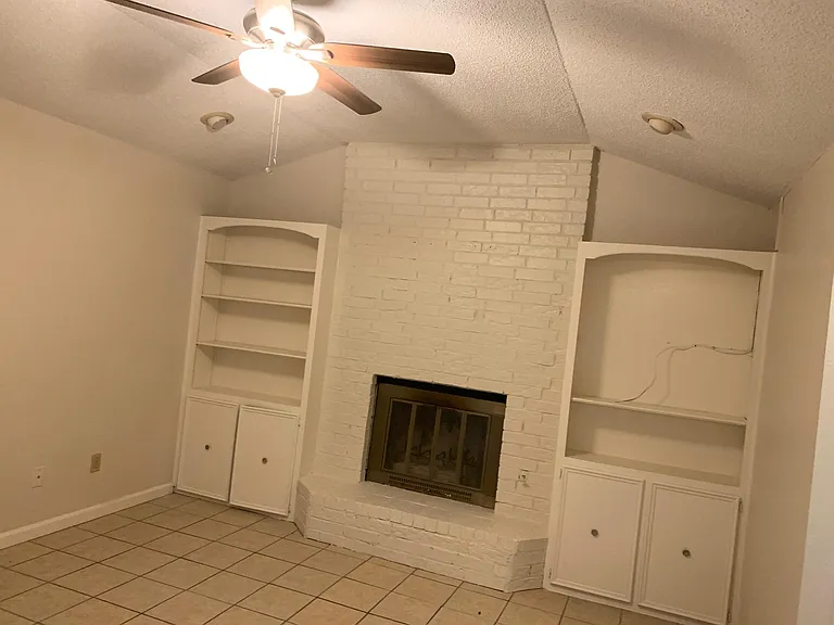 904 Norwell Ln — Photo 7