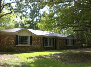 104 Woodcrest Dr, Starkville, MS 39759