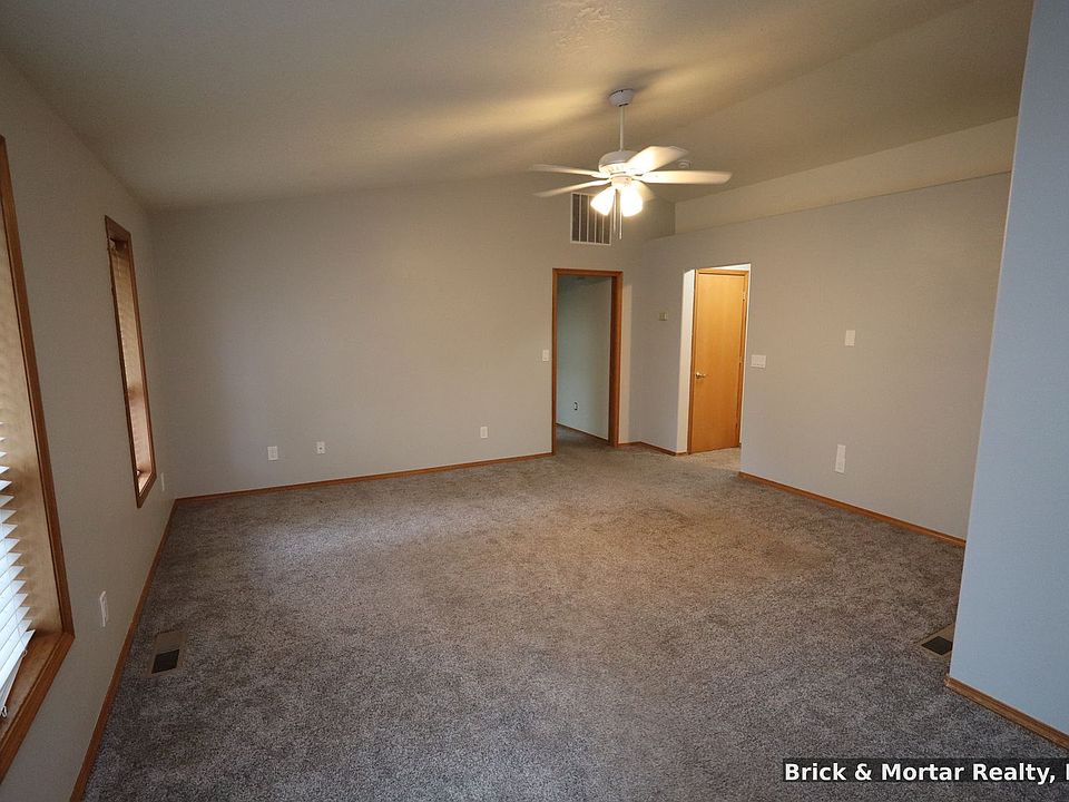 1st image of 1065 Ridgefield Ct