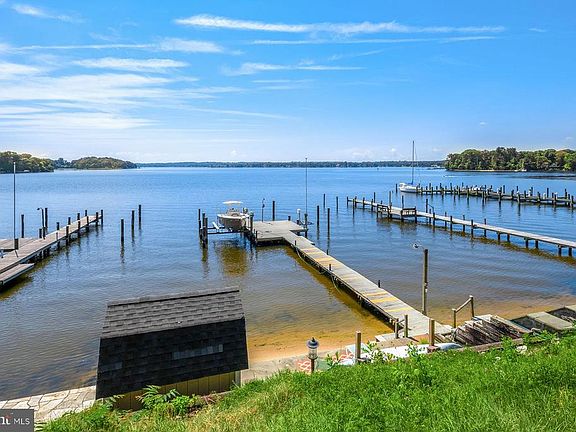 2nd image of 521 Lake Shore Dr