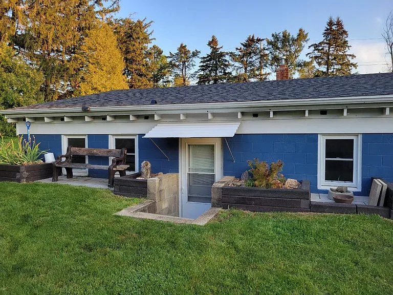 615 Grace St — Photo 2