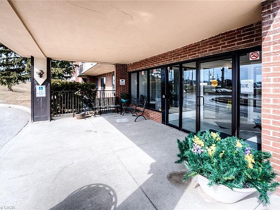 3rd image of 1100 Courtland Ave E #404