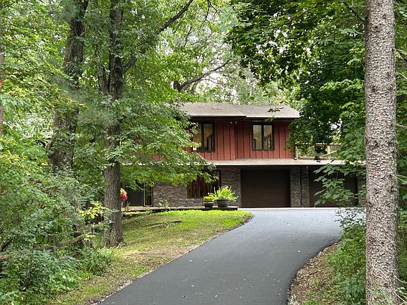 3rd image of 34 N Oaks Rd
