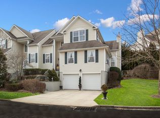 8 Vantage Ct, Port Jefferson, NY 11777