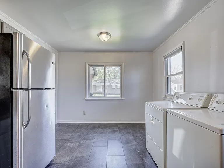 1731 E Pearl Ave — Photo 13