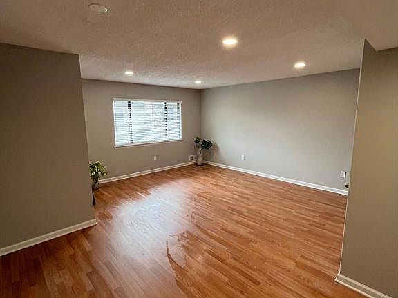 5th image of 2639 Columbia Rd APT 7