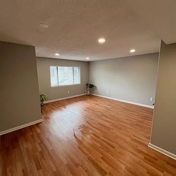2639 Columbia Rd #7 — Photo 5