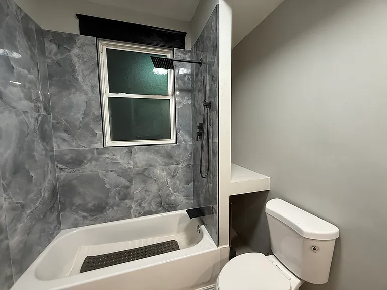 2035 Weyer Ave #5 — Photo 14