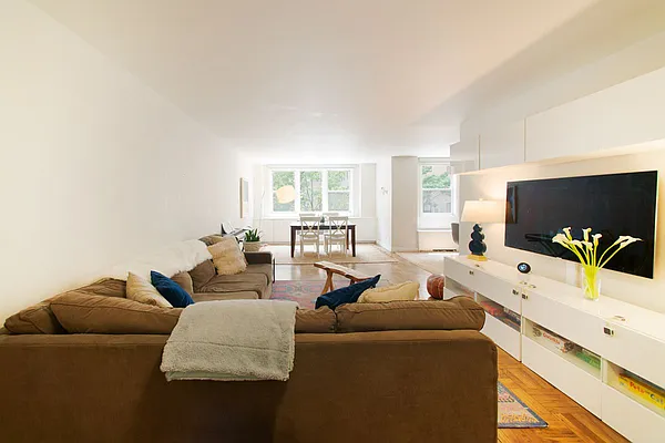 Sold by Edwards & Noble Properties LTD | media 11