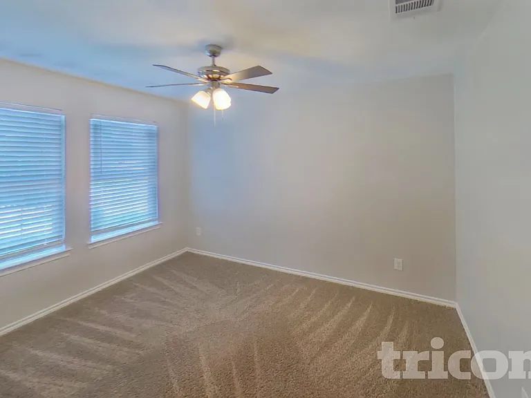 1002 Meadow Wood Ln — Photo 13