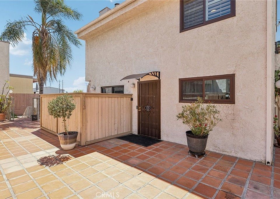 1st image of 8221 Langdon Ave Unit 113