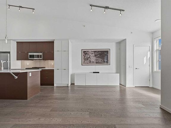 4th image of 1719 E 9a St SW #433