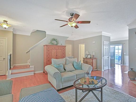 5th image of 600 Market Place Ln