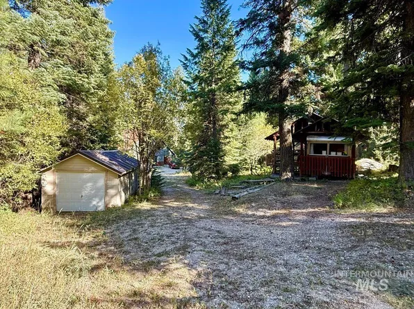 427 Doriann Dr, Cascade, ID 83611