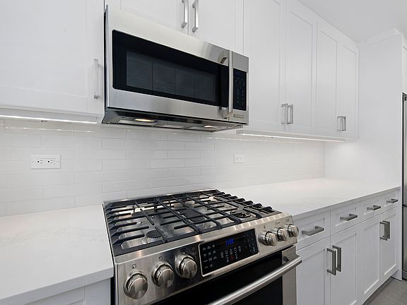 3rd image of 177 E 75th St APT 4B