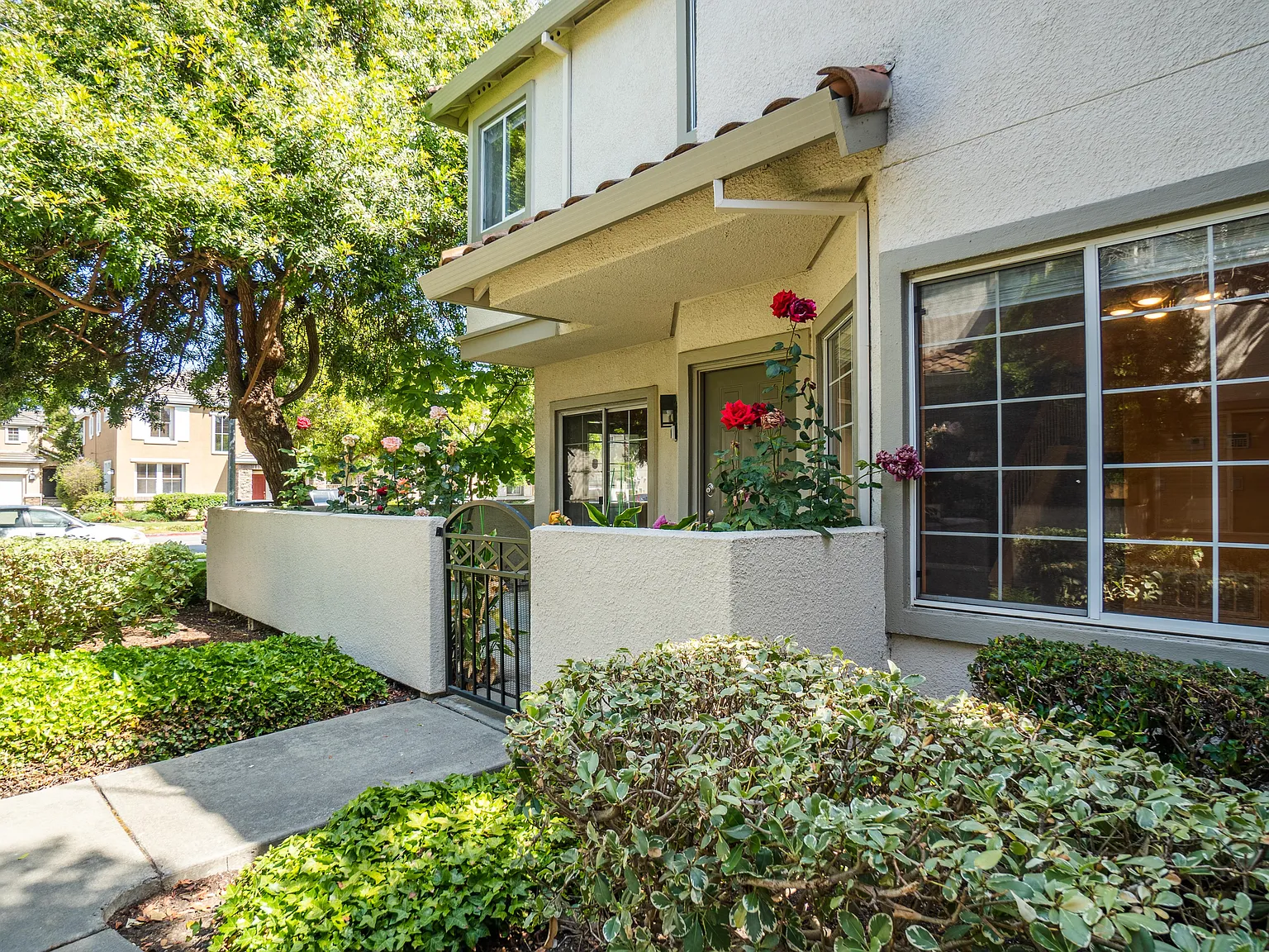 3 bed, 2.5 bath, 1684 sqft, $4,395 — Photo 3