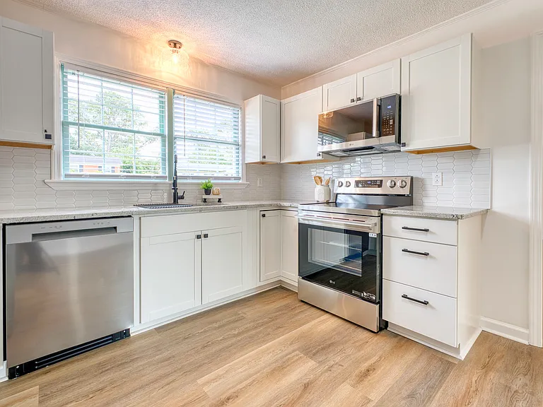 825 Fresno Dr — Photo 9