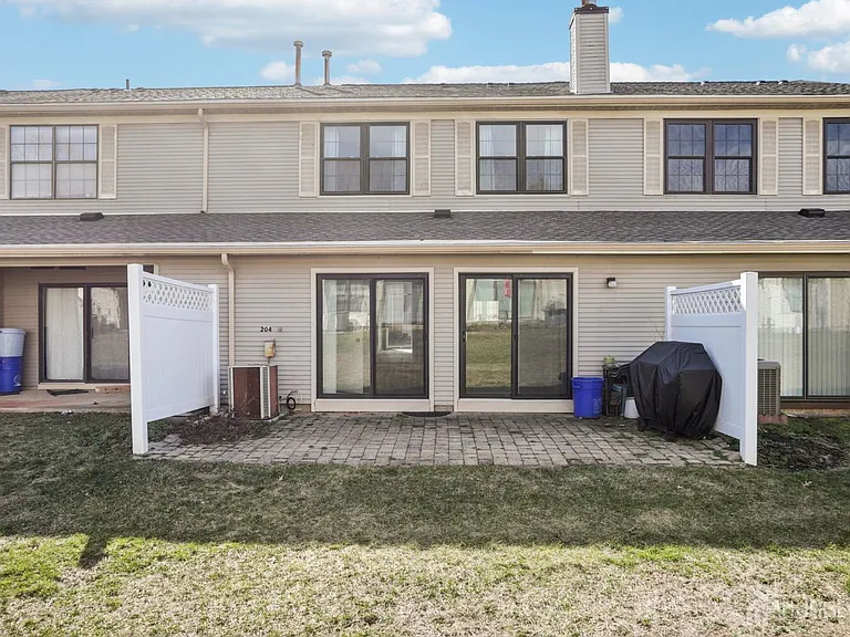 204 Hampshire Ct — Photo 19