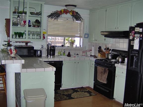 2nd image of 5876 Hillsdale Blvd