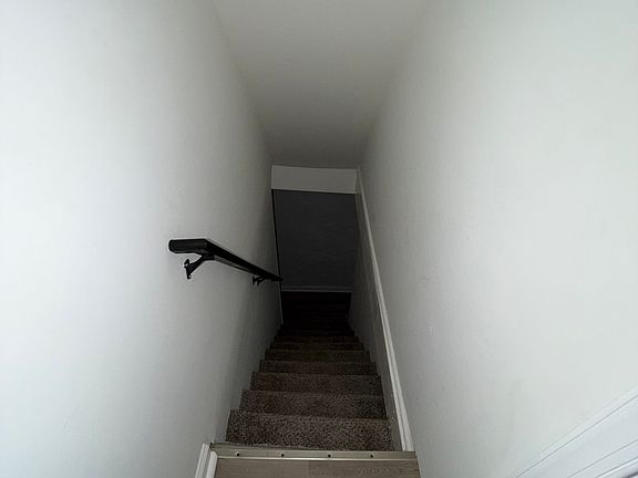 4th image of 6125 Glenmore Ave #1