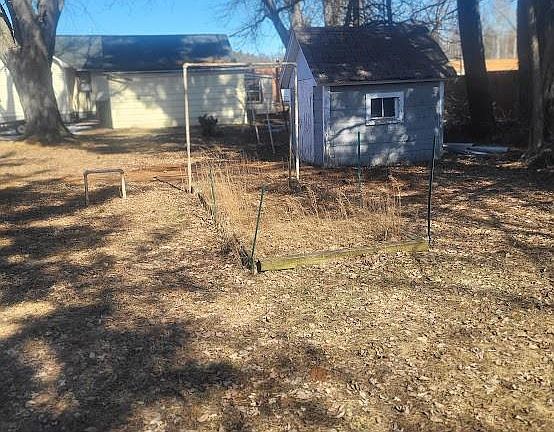 4th image of 107 West Charles