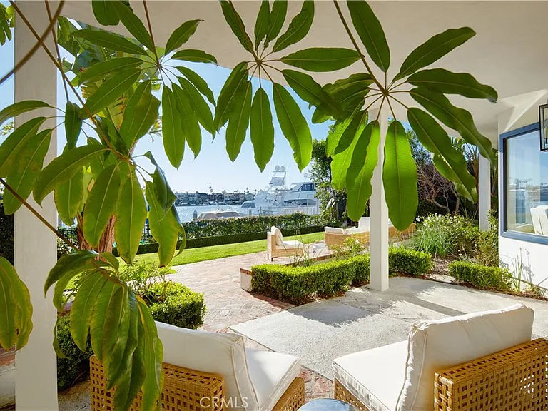 2572 Bayshore Dr — Photo 9