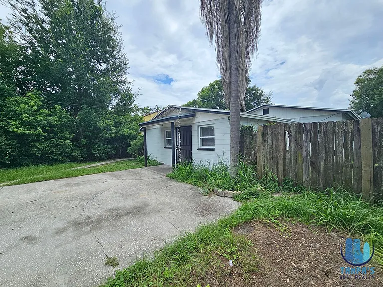 1212 W Marjorie St — Photo 2