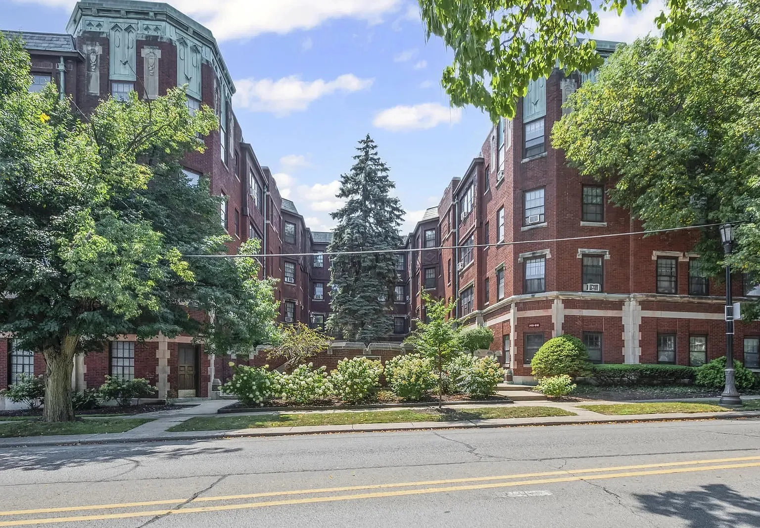 2 bed, 1200 sqft, $2,350 — Photo 3