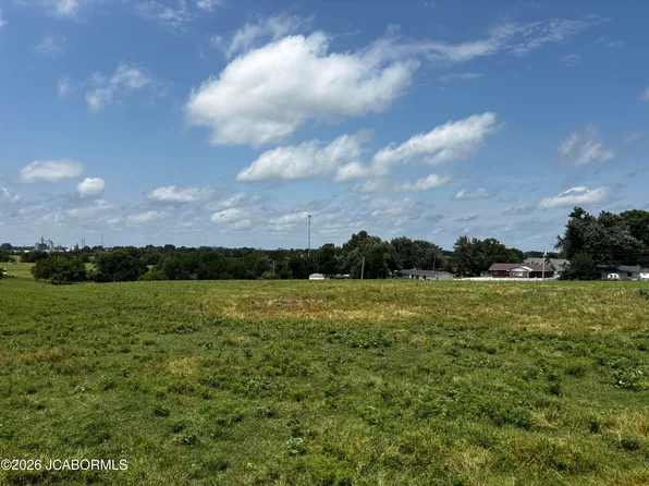 700 W Patrick St, California, MO 65018