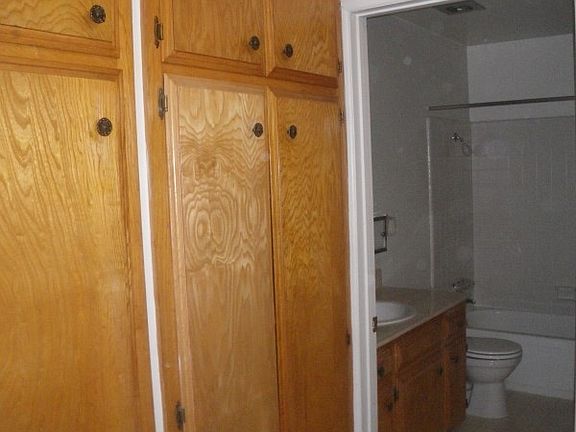 5th image of 56869 Antelope Trl APT 10