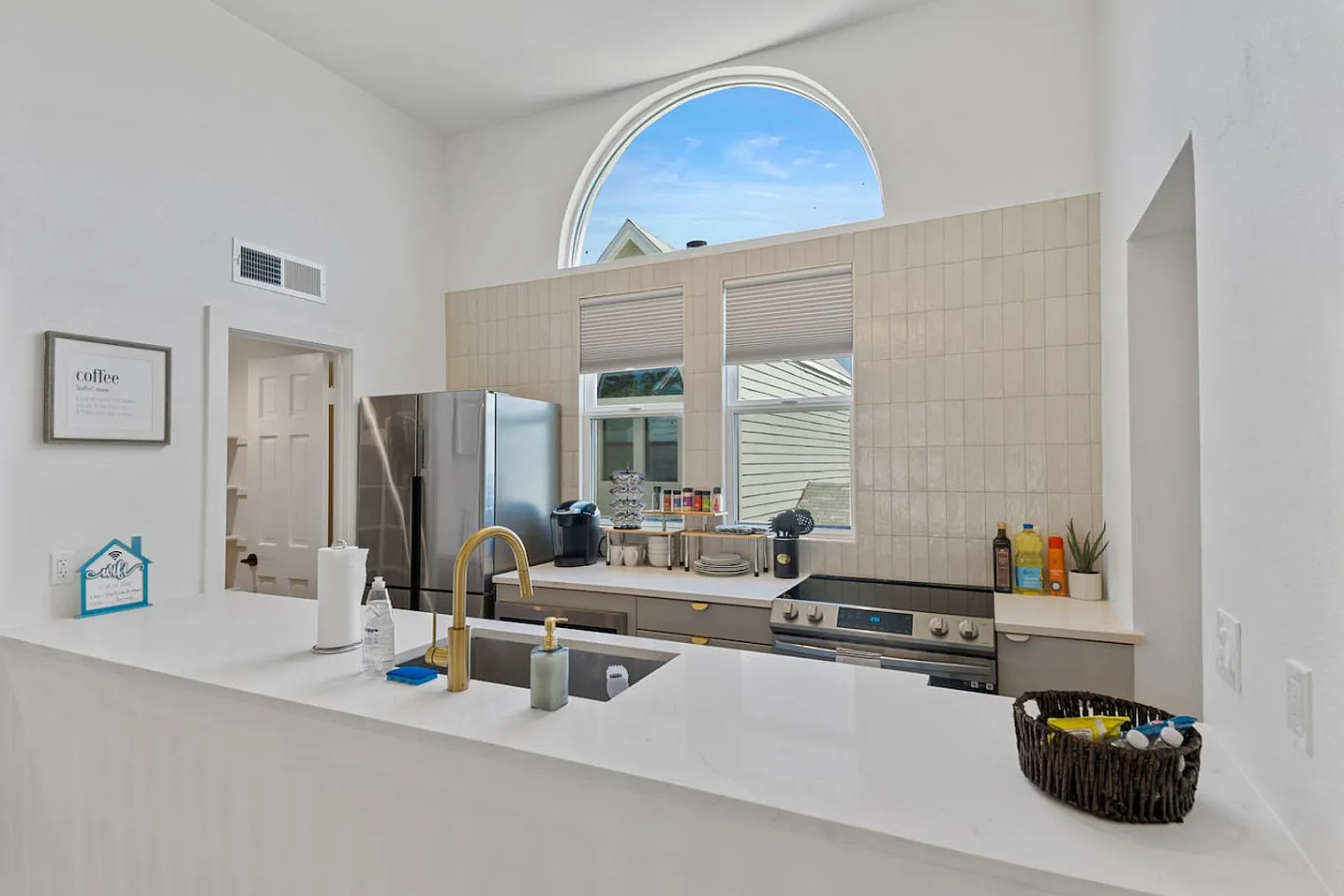 2 bed, 1.0 bath, $2,796 — Photo 2