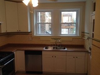2nd image of 7528 N Oakley Ave APT 2